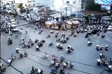 Clip Giao thông Việt Nam gây sốc FaceBook thế giới